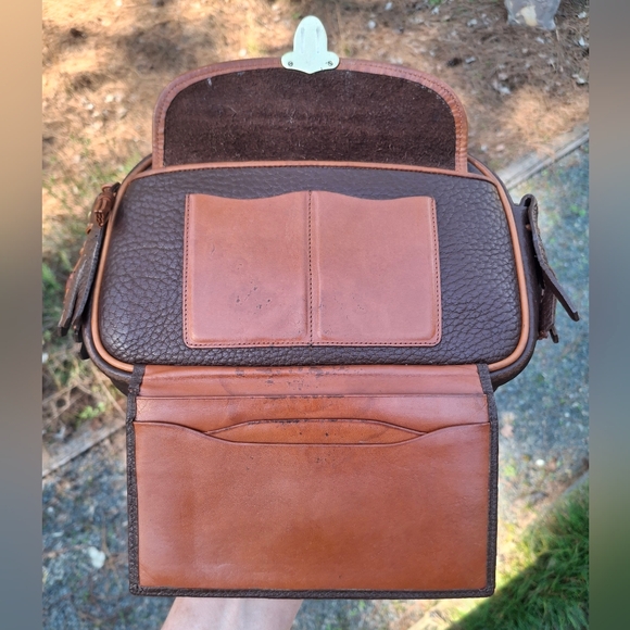 Vintage Dooney & Bourke Dark Brown AWL R45 Large Kilty Camera Crossbody Bag - Picture 8 of 10